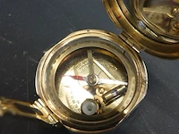 Messing kompas in met brons afgewerkte houten kist - afbeelding 3 van  6