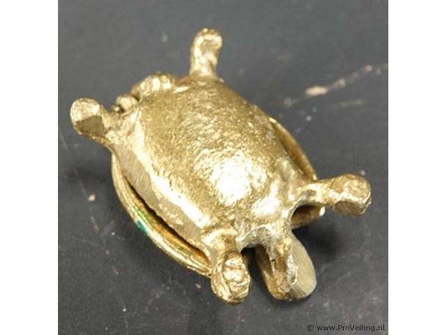Messing schildpad als scharnieren dekseldoosje - afbeelding 5 van  5