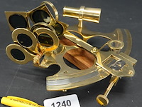 Messing sextant in met brons beslagen houten kist - afbeelding 2 van  5