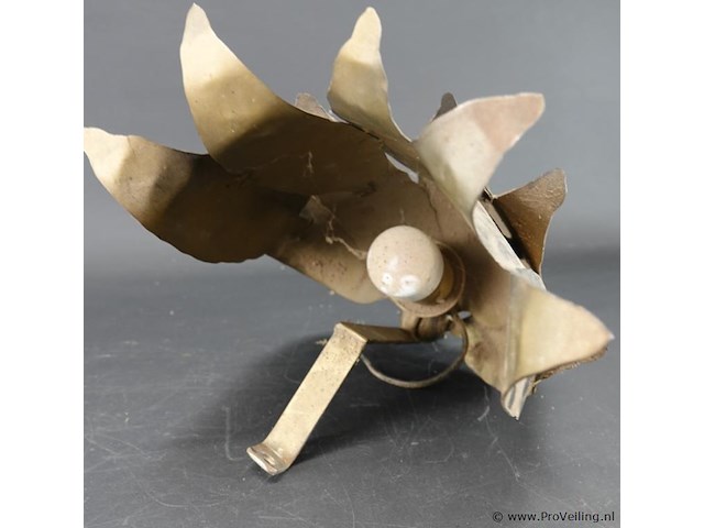 Messing wandlamp met bloem/bladmotief in een hollywood regency-stijl uit de jaren 60. - afbeelding 4 van  5