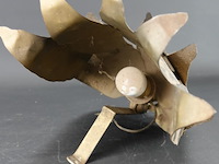 Messing wandlamp met bloem/bladmotief in een hollywood regency-stijl uit de jaren 60. - afbeelding 4 van  5