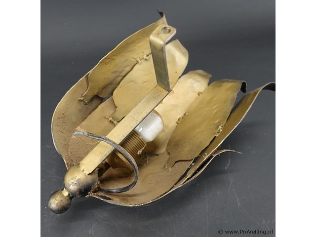 Messing wandlamp met bloem/bladmotief in een hollywood regency-stijl uit de jaren 60. - afbeelding 5 van  5