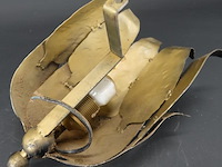 Messing wandlamp met bloem/bladmotief in een hollywood regency-stijl uit de jaren 60. - afbeelding 5 van  5