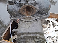 Mestpomp met diverse metalen delen bouwjaar 2018 - afbeelding 3 van  4