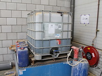 Meststof app 10-34 in ibc vat en 5 deels aangebroken cans. - afbeelding 1 van  4