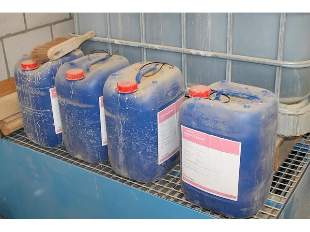 Meststof app 10-34 in ibc vat en 5 deels aangebroken cans. - afbeelding 3 van  4