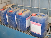 Meststof app 10-34 in ibc vat en 5 deels aangebroken cans. - afbeelding 3 van  4