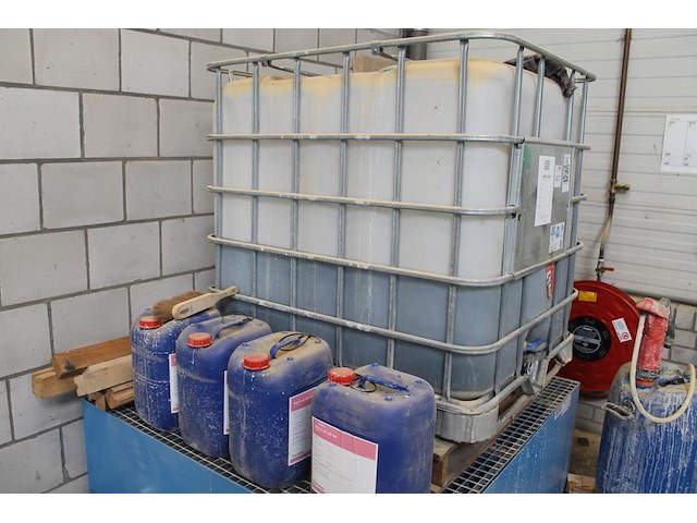 Meststof app 10-34 in ibc vat en 5 deels aangebroken cans. - afbeelding 4 van  4