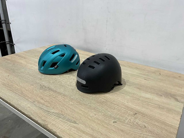 Met - fietshelm (2x) - afbeelding 1 van  8
