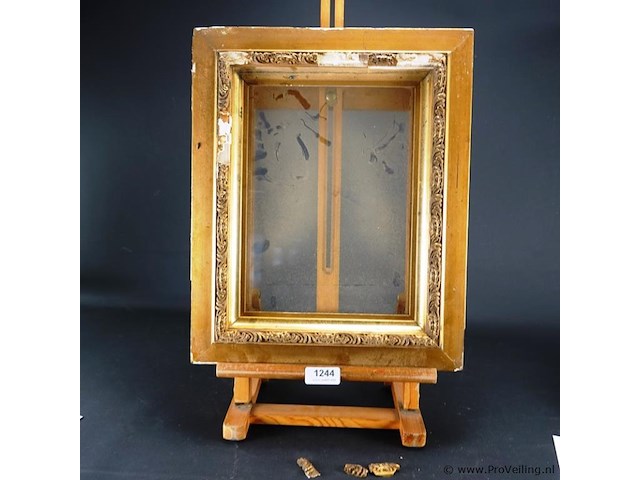 Met een beetje tlc een hele fraaie klassieke lijst - afbeelding 1 van  5