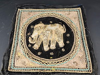 Met onder ander gouddraad geborduurde kalaga - afbeelding 1 van  5