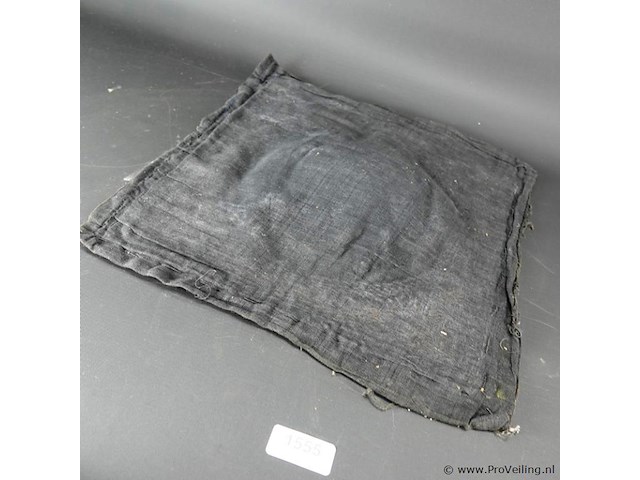 Met onder ander gouddraad geborduurde kalaga - afbeelding 5 van  5