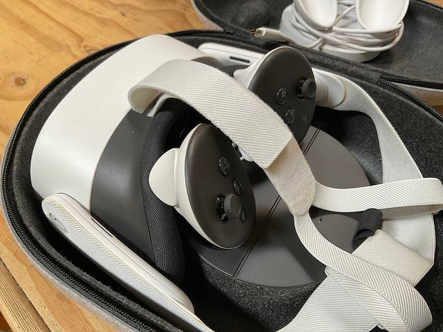 Meta quest 3s - 128 gb vr bril (2x) - afbeelding 8 van  14