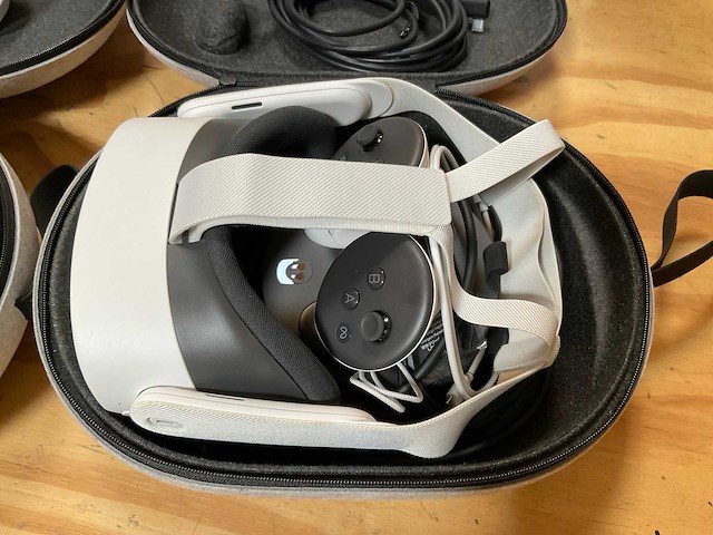 Meta quest 3s - 128 gb vr bril (2x) - afbeelding 12 van  14
