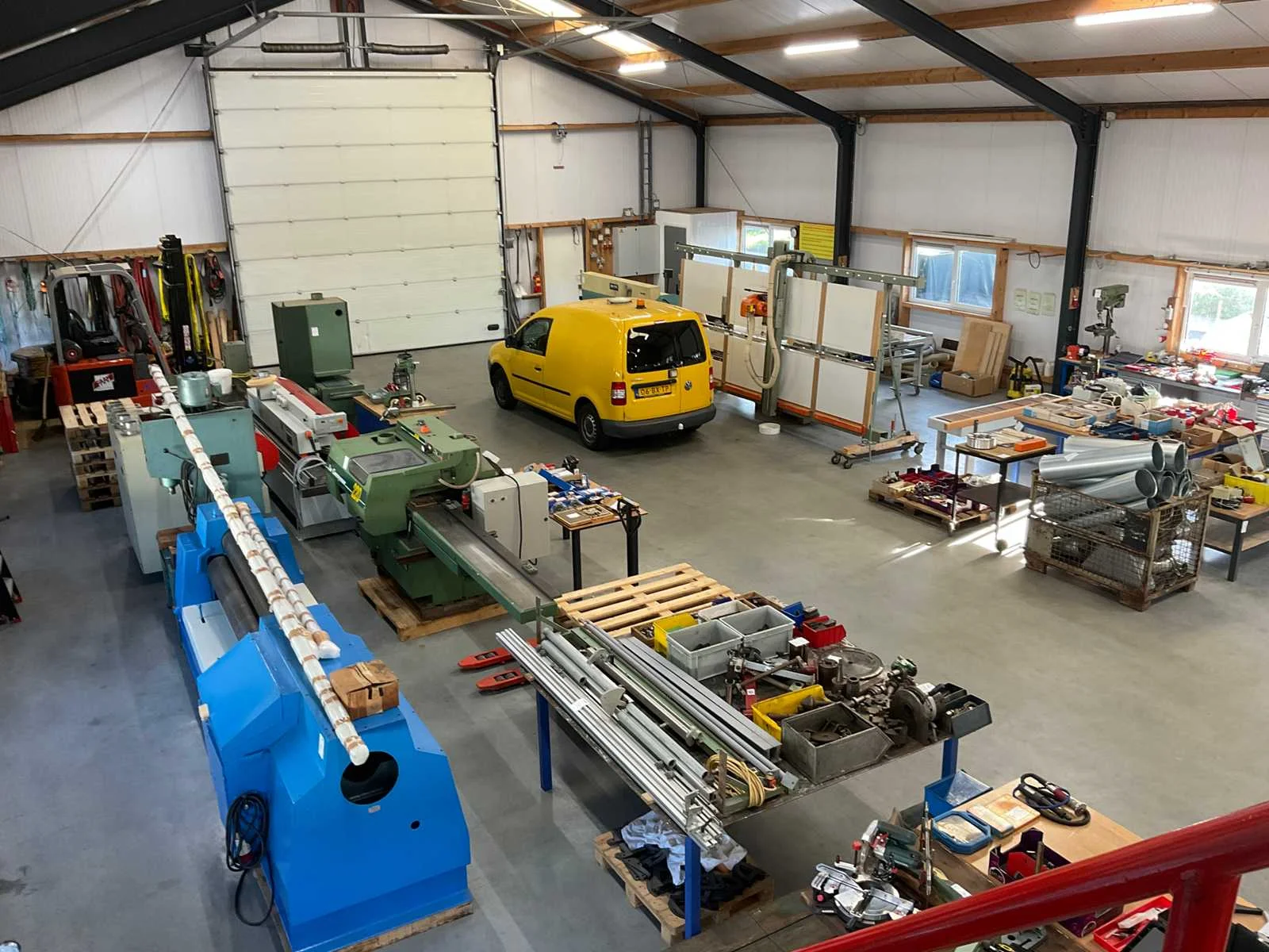 Metaal- en houtbewerking machines wegens leegruiming