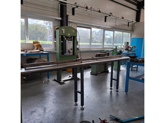 Metaal afkortzaagmachine met aanvoer/afvoerbaan bewo, cpo 250ht, bouwjaar 2008 - afbeelding 2 van  14