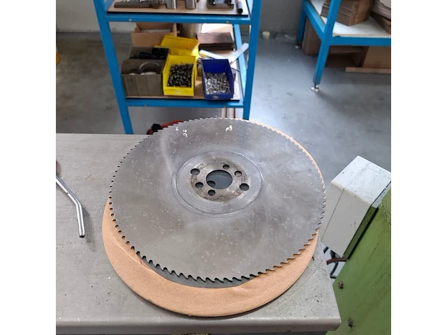 Metaal afkortzaagmachine met aanvoer/afvoerbaan bewo, cpo 250ht, bouwjaar 2008 - afbeelding 4 van  14