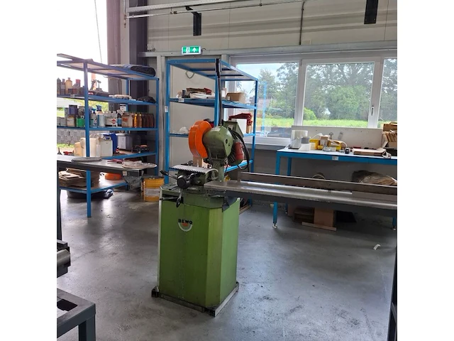 Metaal afkortzaagmachine met aanvoer/afvoerbaan bewo, cpo 250ht, bouwjaar 2008 - afbeelding 1 van  14