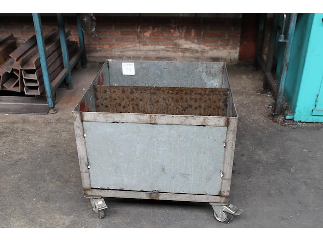 Metaal afvalbak met afmeting 67 x 67 x 58 cm. - afbeelding 1 van  2