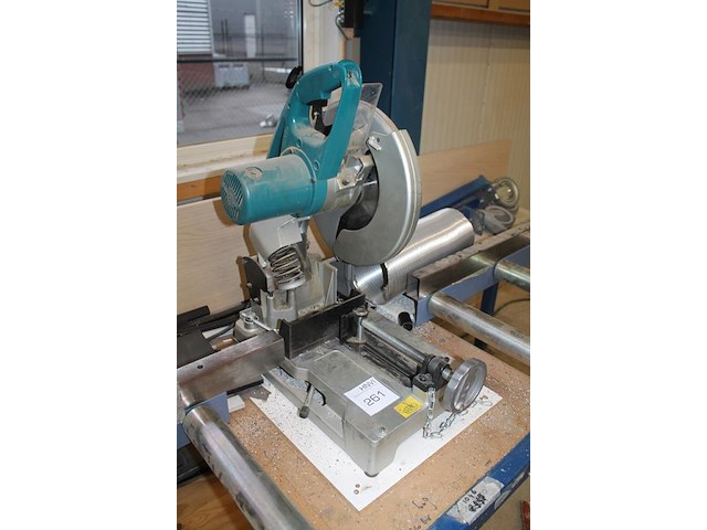 Metaalafkortzaag makita lc1230 met verrijdbare aan- en afvoertafel hbm met rollers 82 x 250 x 100 cm. - afbeelding 3 van  4