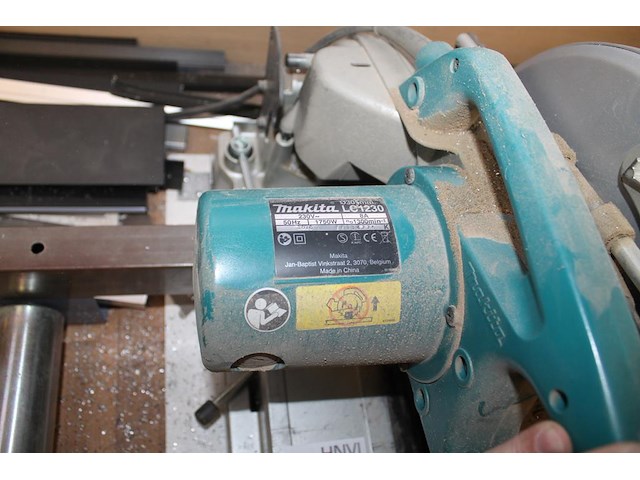 Metaalafkortzaag makita lc1230 met verrijdbare aan- en afvoertafel hbm met rollers 82 x 250 x 100 cm. - afbeelding 4 van  4