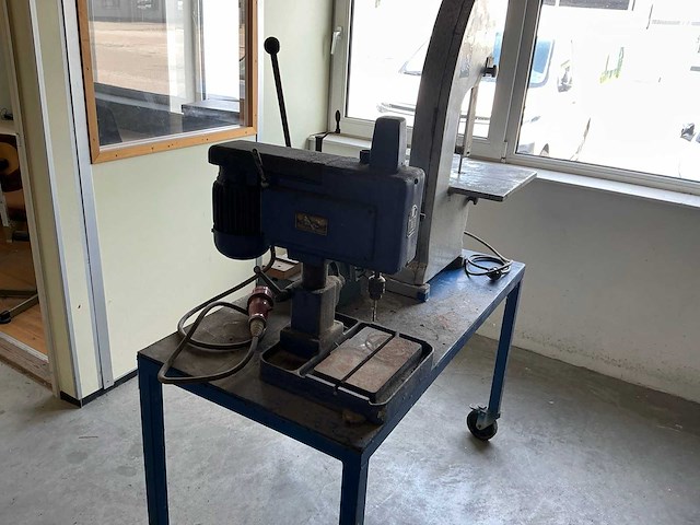 Metaalbewerkingmachine (4x) - afbeelding 2 van  2