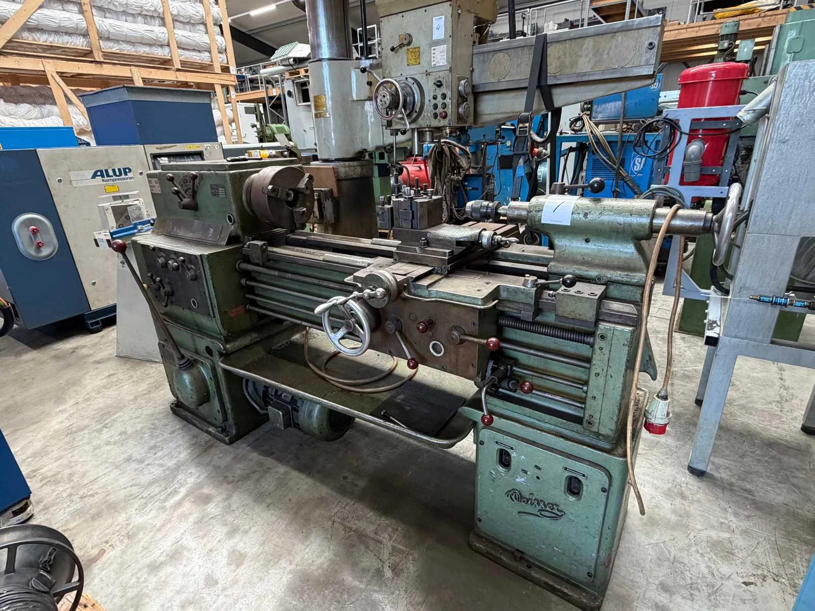 Metaalbewerkingmachines, bouwmachines en gereedschappen