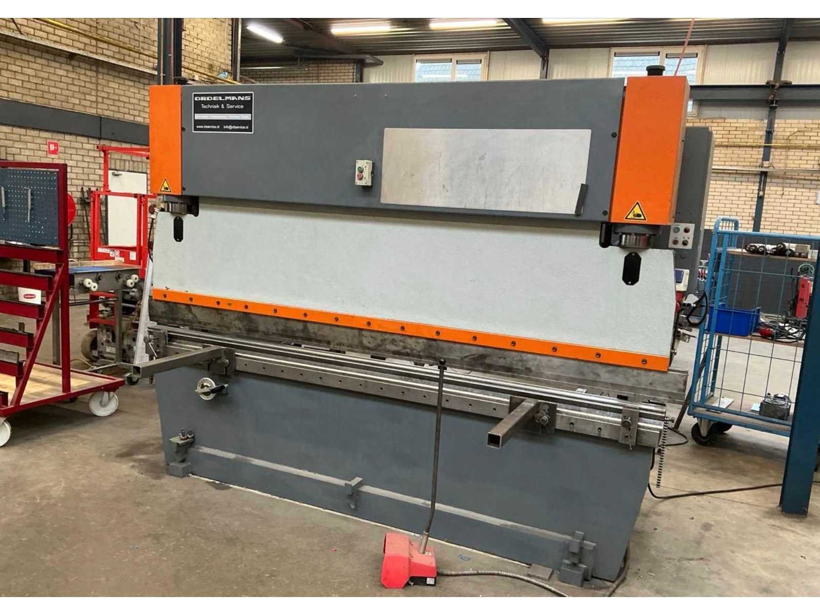 Metaalbewerkingmachines, bouwmachines en gereedschappen