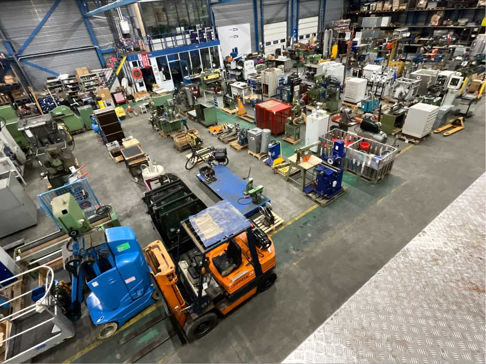 Metaalbewerkingsmachines, gereedschappen en onderdelen