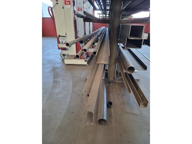 Metaalstelling met partij metaal - afbeelding 3 van  12