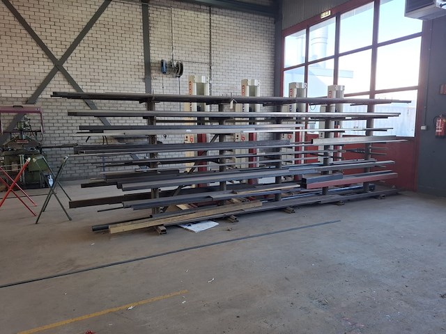 Metaalstelling met partij metaal - afbeelding 5 van  12