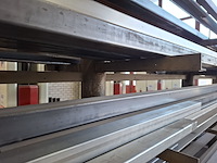 Metaalstelling met partij metaal - afbeelding 6 van  12