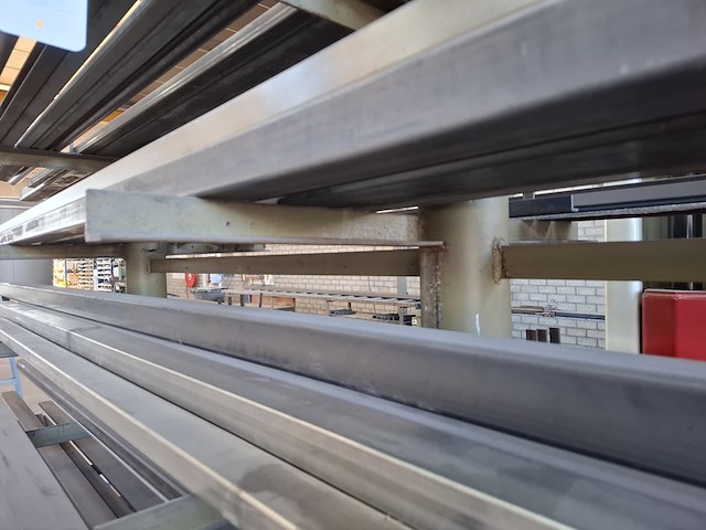 Metaalstelling met partij metaal - afbeelding 7 van  12