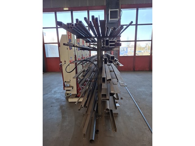 Metaalstelling met partij metaal - afbeelding 8 van  12