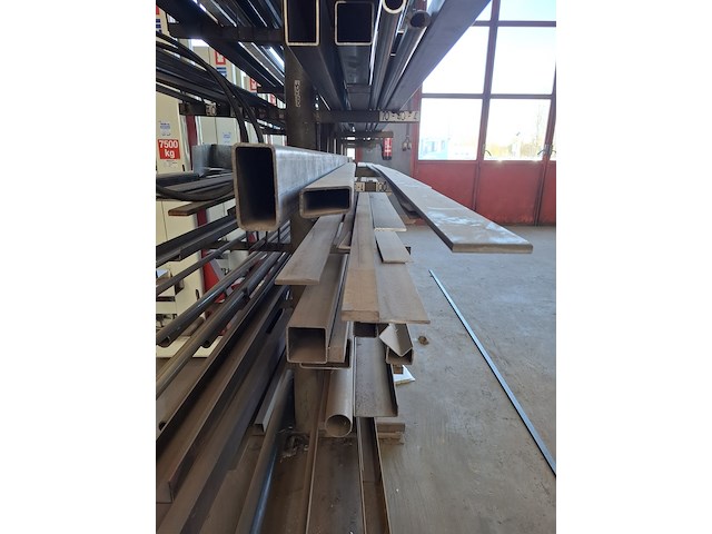 Metaalstelling met partij metaal - afbeelding 12 van  12