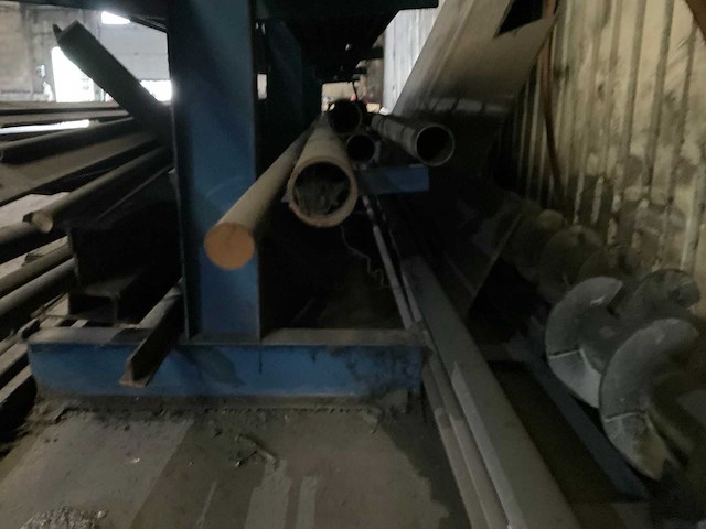 Metaalvoorraden in stelling - afbeelding 3 van  18