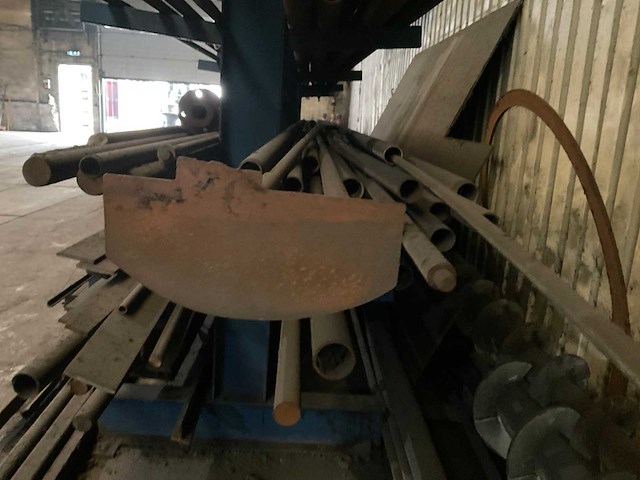 Metaalvoorraden in stelling - afbeelding 4 van  18