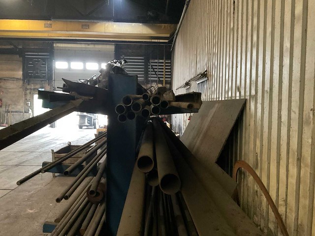 Metaalvoorraden in stelling - afbeelding 6 van  18