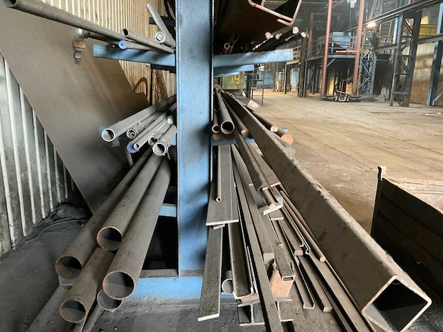 Metaalvoorraden in stelling - afbeelding 10 van  18