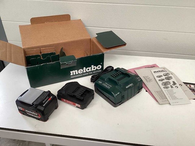 Metabo - accu 2x en lader - accu's en laders - afbeelding 1 van  3