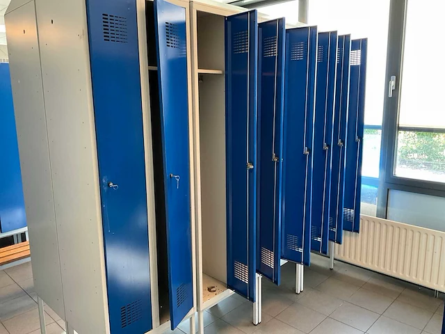 Metal, blika kleedkamer lockers en banken (31x) - afbeelding 19 van  34