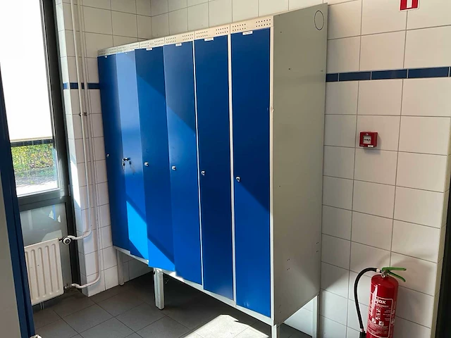 Metal, blika kleedkamer lockers en banken (31x) - afbeelding 23 van  34