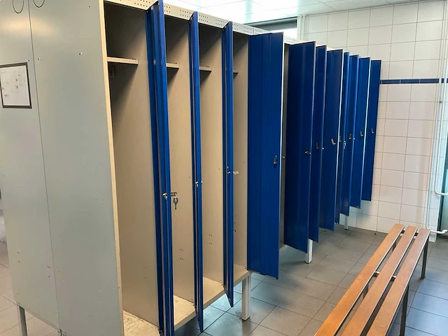 Metal, blika kleedkamer lockers en banken (31x) - afbeelding 28 van  34