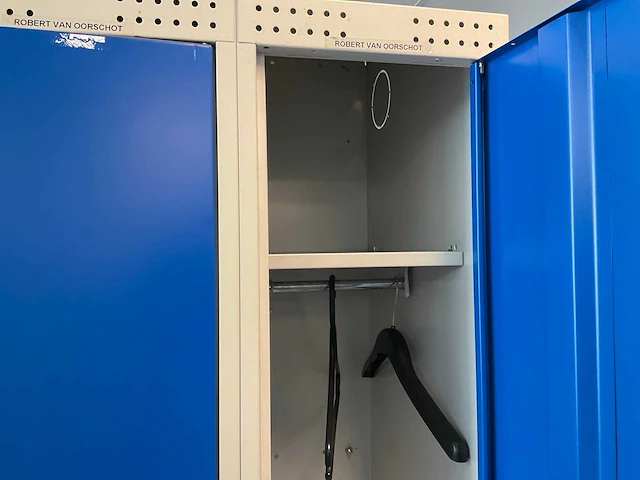 Metal, blika kleedkamer lockers en banken (31x) - afbeelding 30 van  34