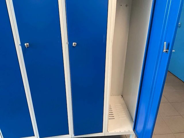 Metal, blika kleedkamer lockers en banken (31x) - afbeelding 31 van  34