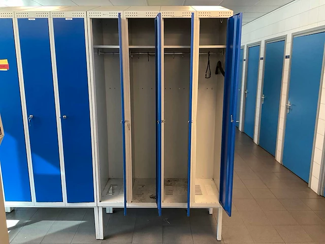 Metal, blika kleedkamer lockers en banken (31x) - afbeelding 32 van  34