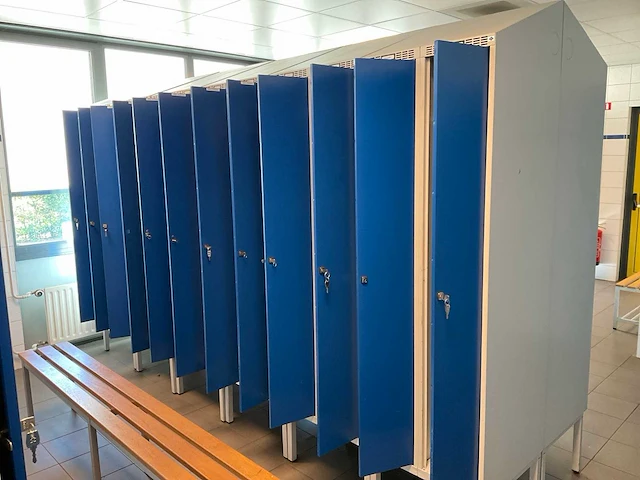 Metal, blika kleedkamer lockers en banken (31x) - afbeelding 8 van  34