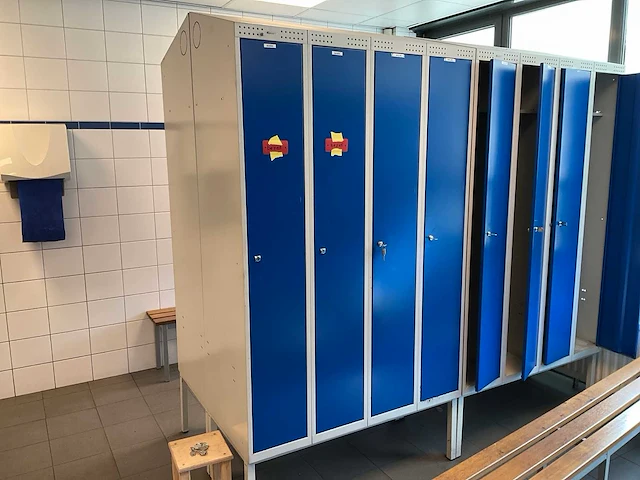 Metal kleedkamer lockers en banken (13x) - afbeelding 4 van  27