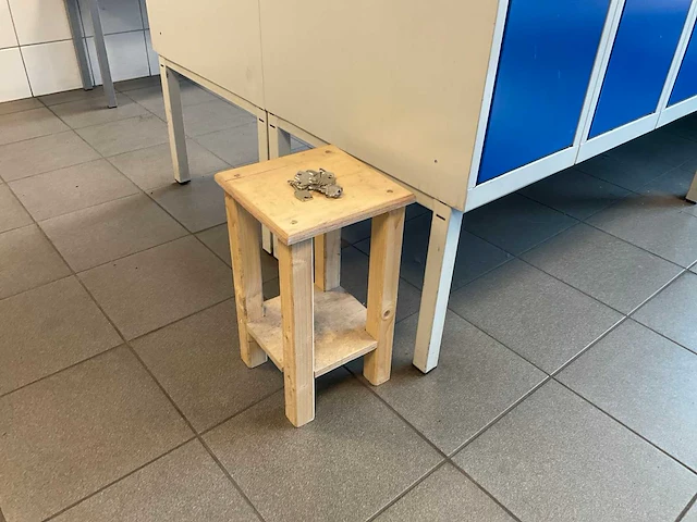 Metal kleedkamer lockers en banken (13x) - afbeelding 5 van  27