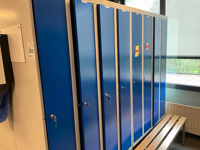 Metal kleedkamer lockers en banken (13x) - afbeelding 26 van  27